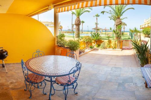 Acogedor Apartamento en primera línea de playa