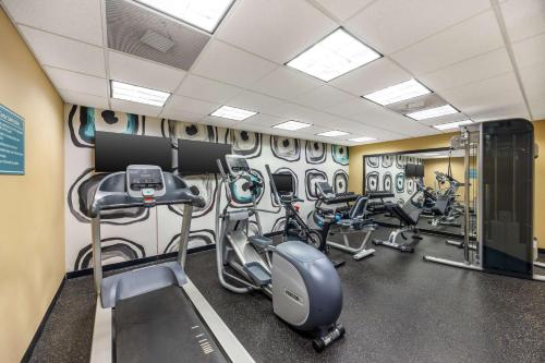 Fitness centrum a/nebo fitness zařízení v ubytování Best Western Plus Tuscumbia/Muscle Shoals Hotel & Suites