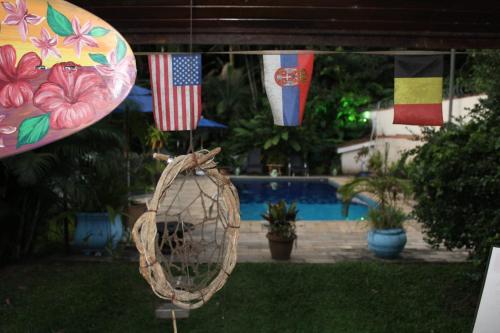 a group of flags are hanging in a yard at Hostel Trópico de Capricórnio - Tenório in Ubatuba
