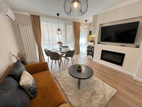 Elements Stylish Central 1BDR w High Speed WiFi and Work Space