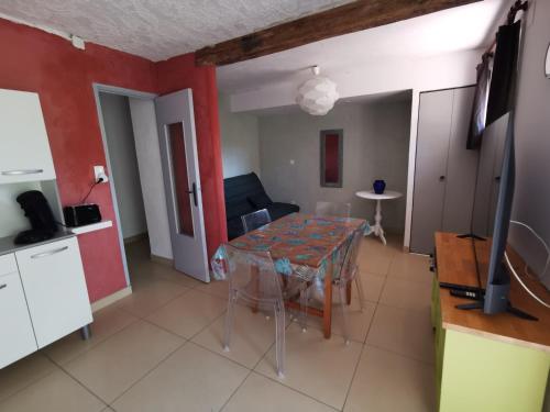 Foto Bas de villa avec jardin, piscine et jacuzzi 6
