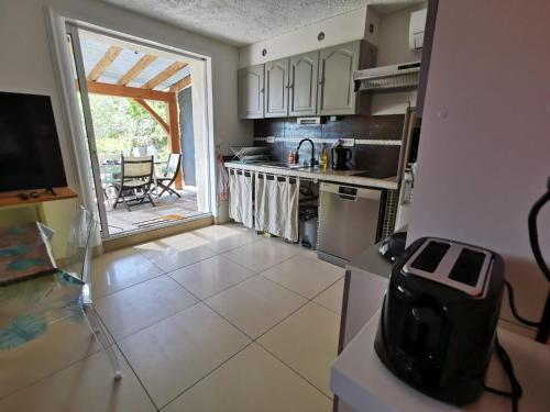 Foto Bas de villa avec jardin, piscine et jacuzzi 5