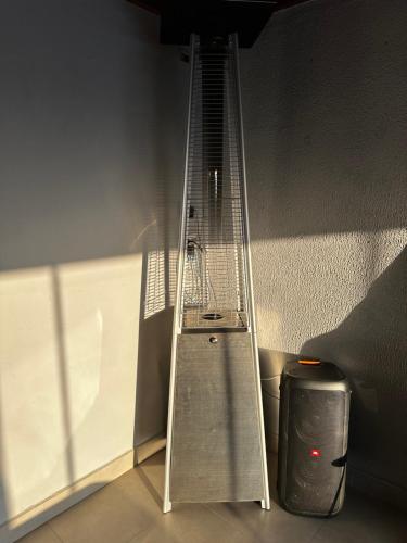 a ladder sitting on the floor next to a wall at Casa Alto da Serra in Serra Negra