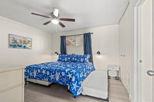 a bedroom with a bed and a ceiling fan at Hook Line Double Sinker Lake View 3 Comm Pools in Destin