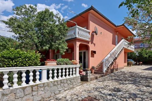 Apartments with parking space Senj - 5571