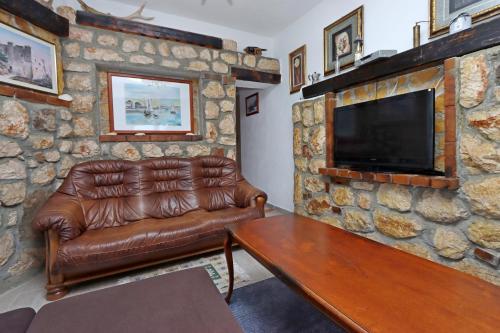 Apartments with parking space Senj - 5571