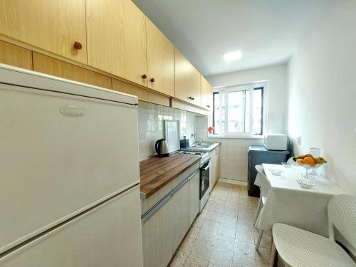 Apartments by the sea Makarska - 6717