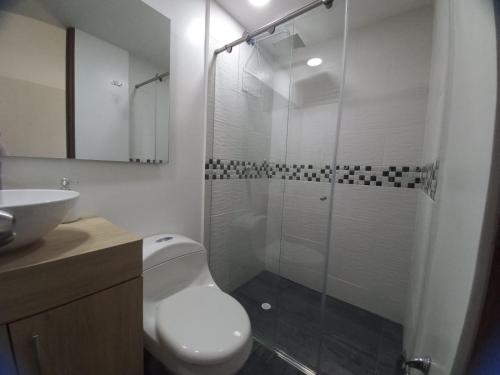Koupelna v ubytování Apartamento en Ricaurte, Arrayanes de Peñaliza