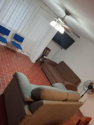 Televisyen dan/atau pusat hiburan di Amplía casa en Jardines Alcalde