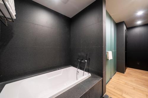 Ένα μπάνιο στο Amare Hotel Jongno