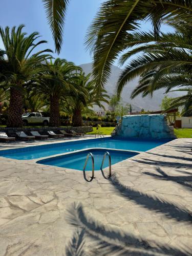 a swimming pool with a pair of glasses in it at Rio Lindo Ecolodge in Lunahuaná