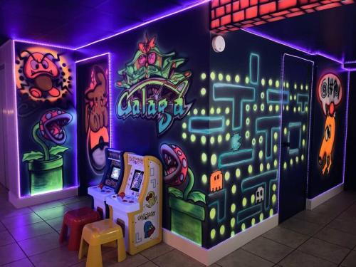 a room with a wall with a painting on it at New Bensenville Home by O'Hare Airport with Indoor Pool, Sauna, and Arcade in Bensenville