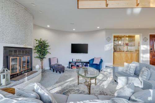 Gallery image of Unique Roundhouse: Hot Tub-Game Room-FirePit&More! in Bushkill