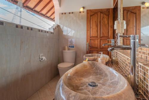 Ένα μπάνιο στο Villa Marakuya