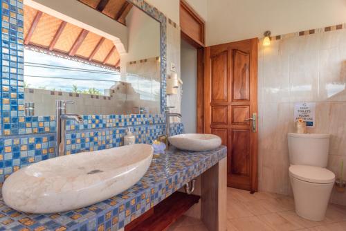 Ένα μπάνιο στο Villa Marakuya