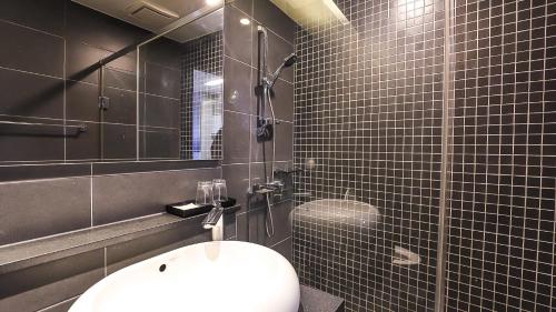 Ένα μπάνιο στο W Residence Hotel