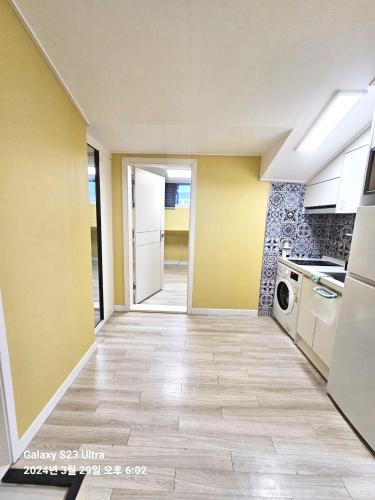 Dapur atau dapur kecil di ABC Homestay guesthouse
