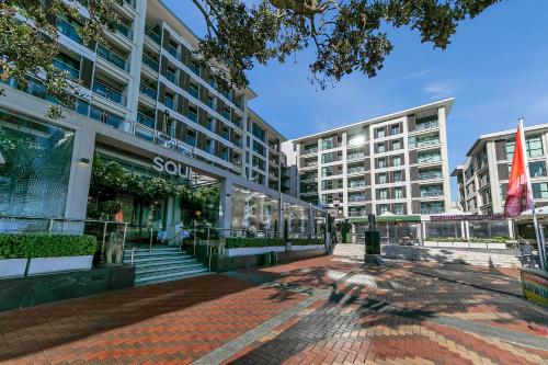 a building on a street with a building at Luxurious & Spacious Living with Breathtaking Views in Auckland