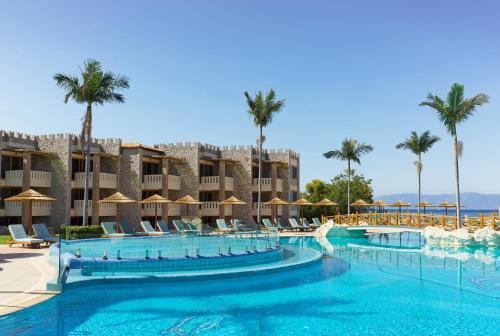 SEAFOS Luxury Resort & Spa - Limited Edition by Leonardo Hotels — Swimming pool