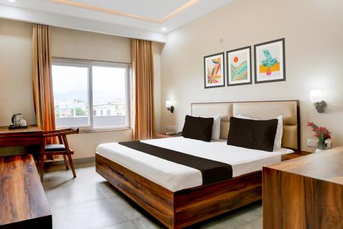 Ένα ή περισσότερα κρεβάτια σε δωμάτιο στο Hotel O Nandi