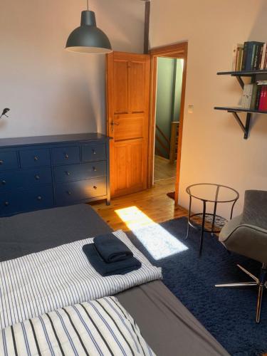 a bedroom with a bed and a chair and a table at Kamienica na Starym Rynku - 140 m2 i garaż in Puck