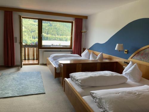 Postel nebo postele na pokoji v ubytování Hotel Schauinsland