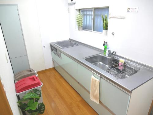 a small kitchen with a sink and a window at 大阪西九条stay屋上BBQ可 in Osaka