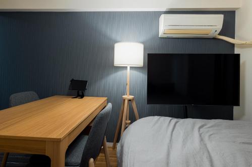 エルザビル703にあるテレビまたはエンターテインメントセンター
