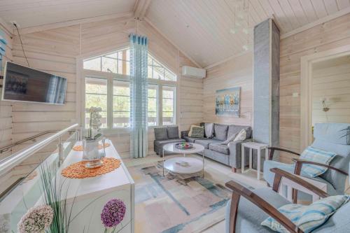 a living room with a couch and a table at Holiday Villa Himos Hopearanta in Himos