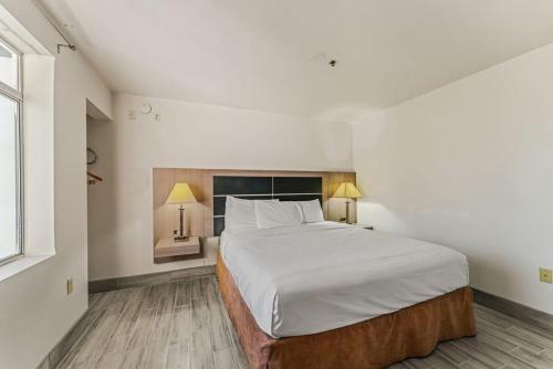 Katil atau katil-katil dalam bilik di Chandler 2 bd 1 ba apartment Lux2