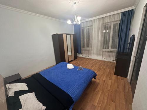a bedroom with a blue bed in a room at Ori Villa in Likani