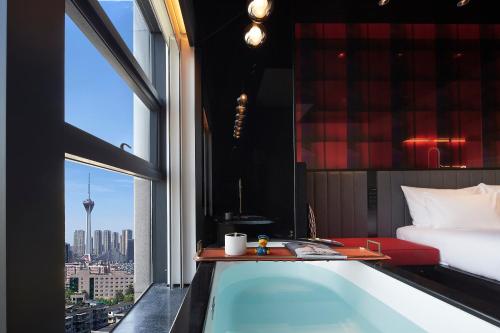 ISEYA Design Hotel Chengdu Taikoo Liにあるベッド