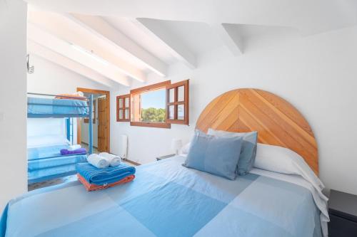 a bedroom with a large bed with a wooden headboard at El Cachorro in Altura