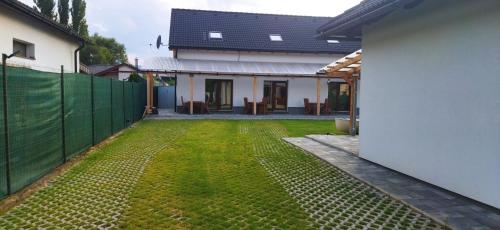 Apartment house with sauna and jacuzzi Svätý Kríž 3