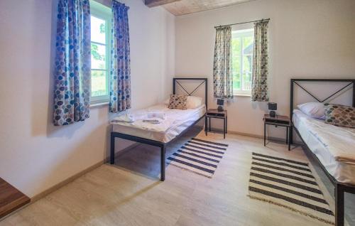 Ένα ή περισσότερα κρεβάτια σε δωμάτιο στο Pet Friendly Home In Spore