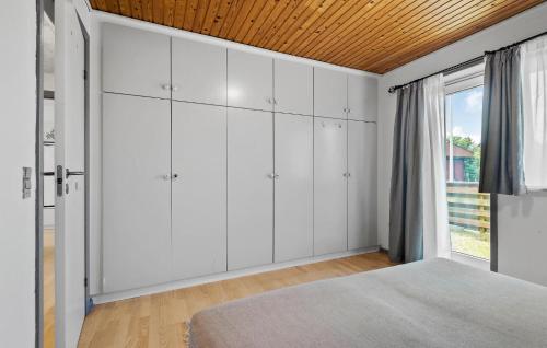 a bedroom with white cabinets and a window at Stunning Home In Nørre Nebel With Wifi in Nørre Nebel