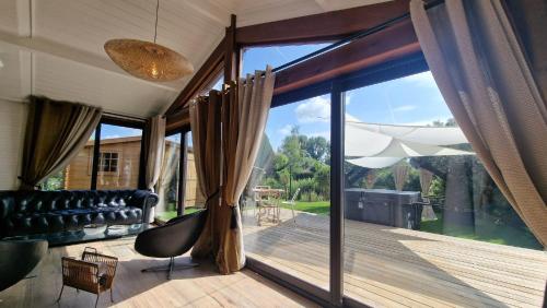 KÄBANE 81, Lodge avec spa au bord de l'eau