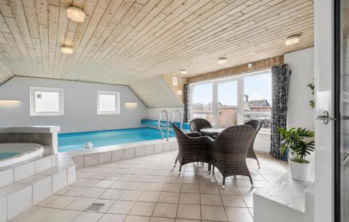 Bazén v ubytování Stunning Home In Hvide Sande With Sauna nebo v jeho okolí