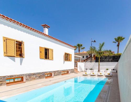 Villa Anastasia II With Heated Pool