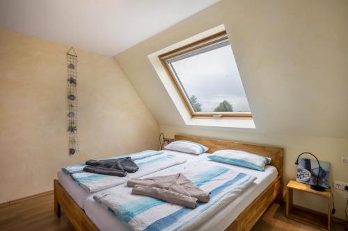 a bedroom with a large bed with a window at Ferienwohnung Lichtblick in Grömitz