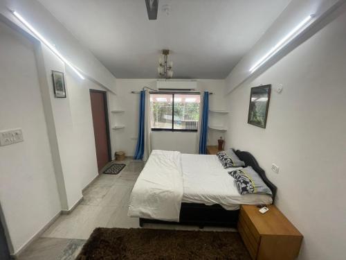Katil atau katil-katil dalam bilik di Blue Heaven- Lonavala 2 Bhk with private pool!