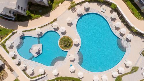 an overhead view of a swimming pool in a resort at Cleopatra Sidi Heneish in Marsa Matruh