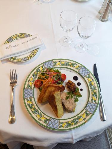 Cibo presso l'hotel o nelle vicinanze