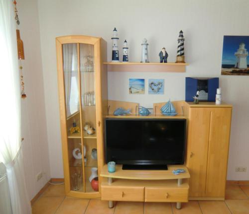a entertainment center with a television in a room at "Neubau-DHH" in Heringsdorf