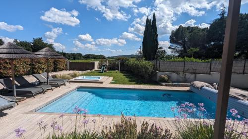 Photo de la galerie de l'établissement La Maison aux Parasols, à Saint-Laurent-des-Arbres