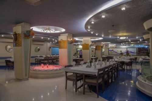 Restaurace v ubytování Hotel Surbhi