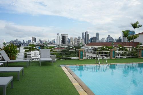 Kolam renang di atau dekat dengan Royal Suite Hotel Bangkok