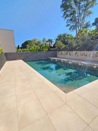 Apartment of standing with swimming pool