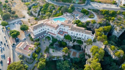 an aerial view of a large building with a pool at Grand Hotel Villa Politi in Siracusa