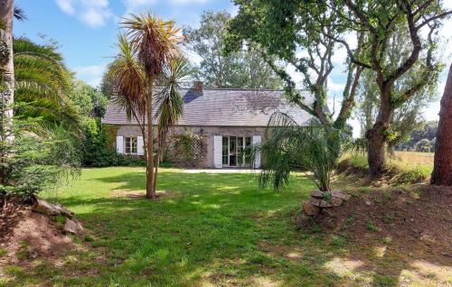 Κήπος έξω από το Amazing Home In Ploubezre